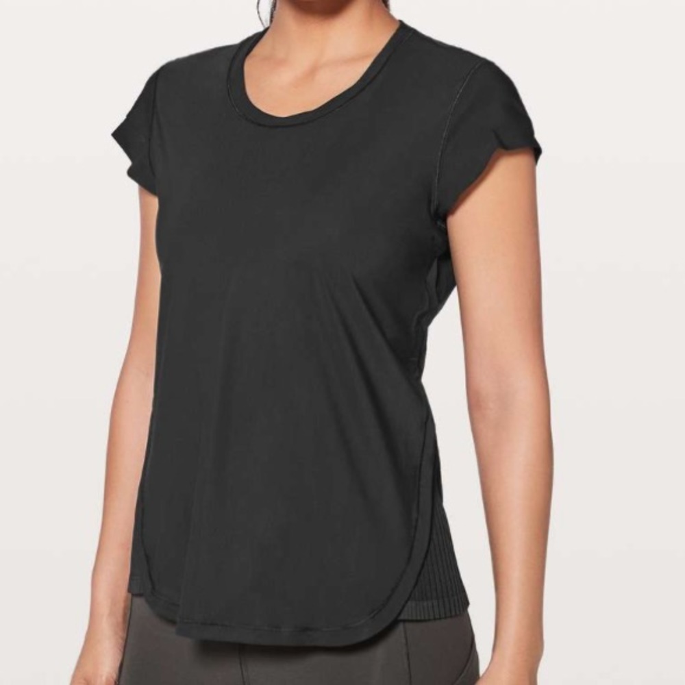 Lululemon 12 Just Pleat It Short Sleeve
